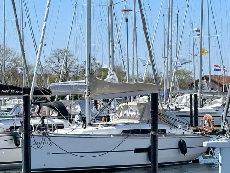 Boat rental Dufour Dufour 310 in Heiligenhafen on Samboat