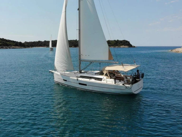Bareboat Rental Sailboat Dufour with a boat licence
