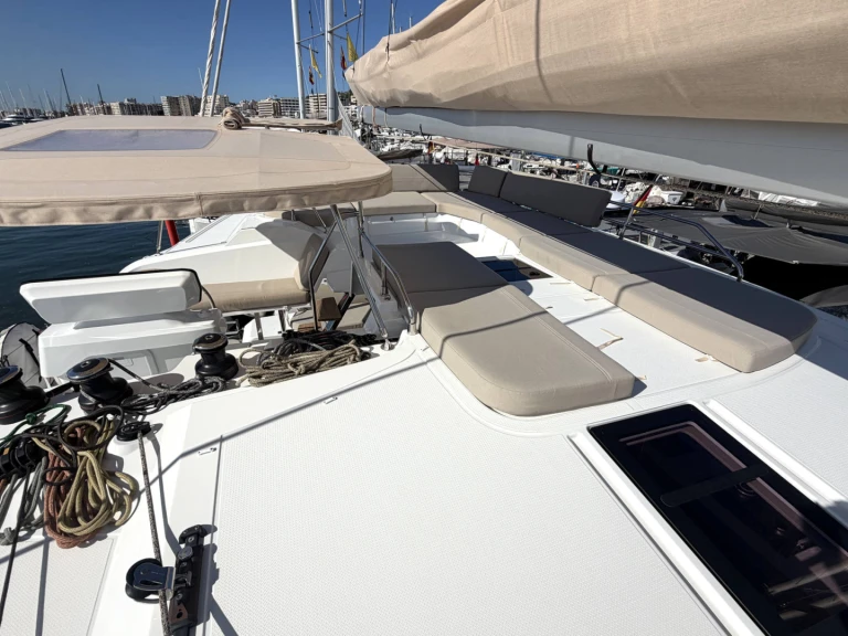 Fountaine Pajot Fountaine Pajot FP 44 Maestro - 3 cab. charter bareboat or captained in  Palma de Mallorca