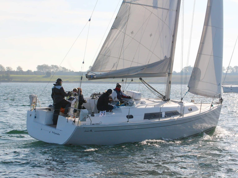 Rent a Hanse Hanse 370 Heiligenhafen