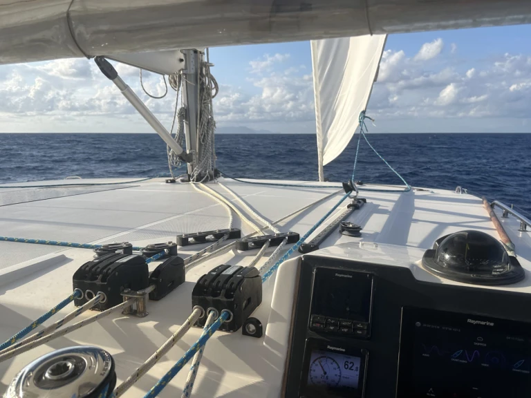 Bareboat Rental Catamaran Leopard Catamarans / Robertson & Caine with a boat licence