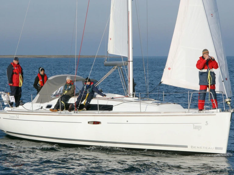 Bareboat Rental Sailboat Bénéteau with a boat licence