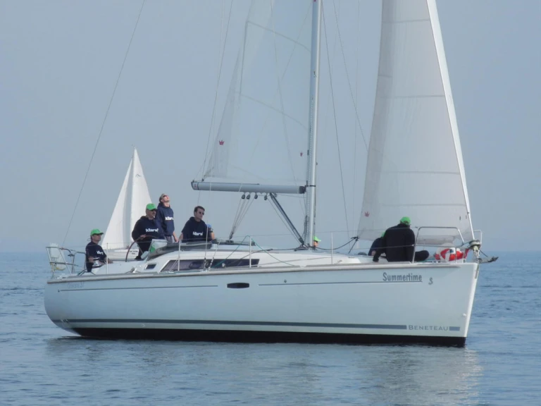 Yacht charter Heiligenhafen cheap Oceanis 37
