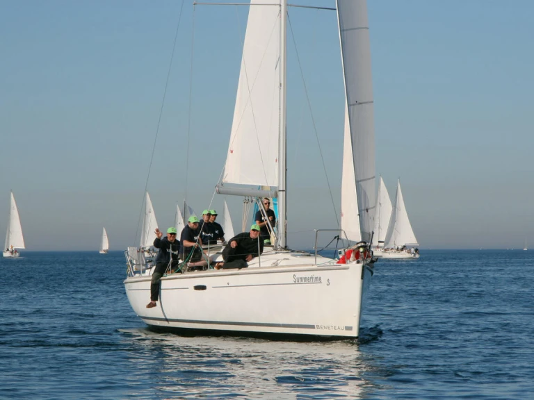 Sailboat rental in Heiligenhafen - Bénéteau Oceanis 37