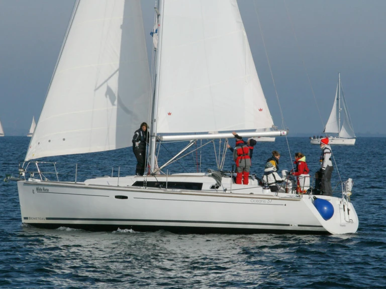Rent a Bénéteau Oceanis 37 Flensburg