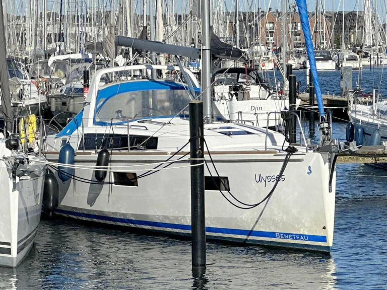 Bareboat Rental Sailboat Bénéteau with a boat licence