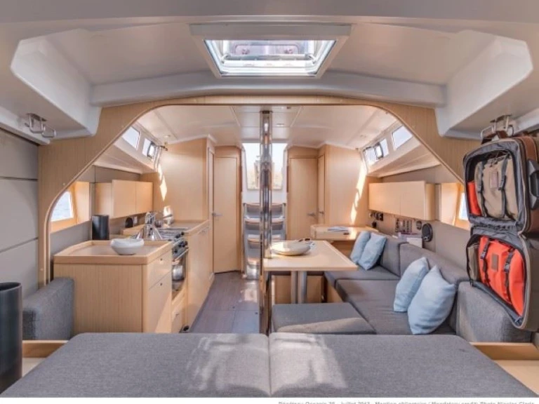 Sailboat rental in Flensburg - Bénéteau Oceanis 38.1