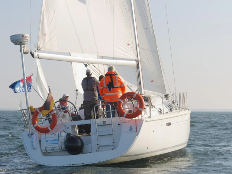 Sailboat rental in Heiligenhafen - Bénéteau Oceanis 43
