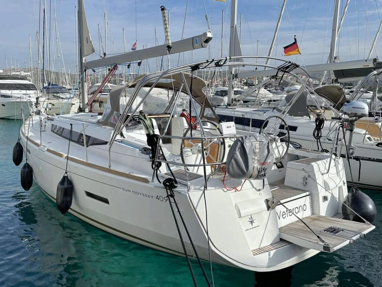 Bareboat Rental Sailboat Jeanneau with a boat licence