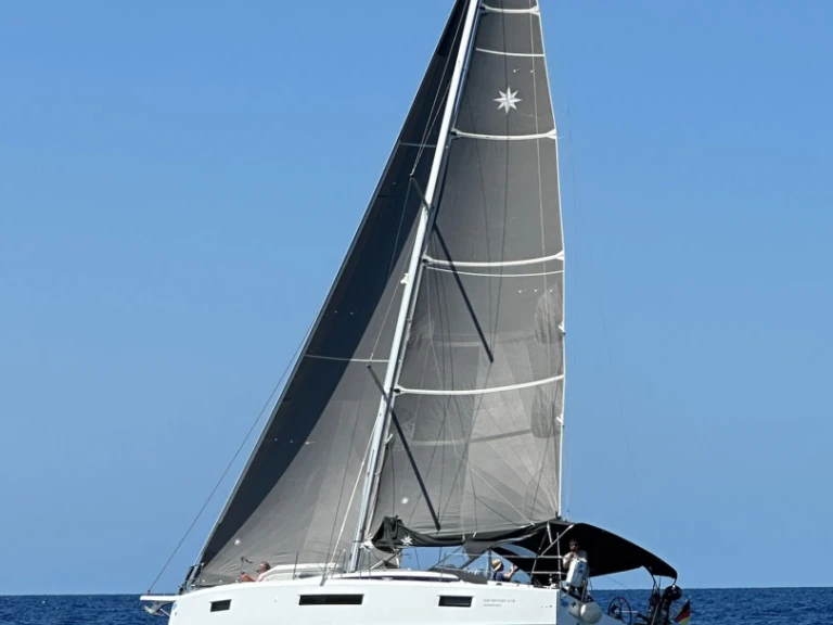 Yacht charter Palma de Mallorca cheap Sun Odyssey 410