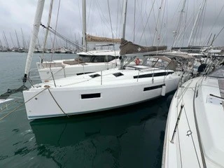 Yacht charter Palma de Mallorca cheap Sun Odyssey 410