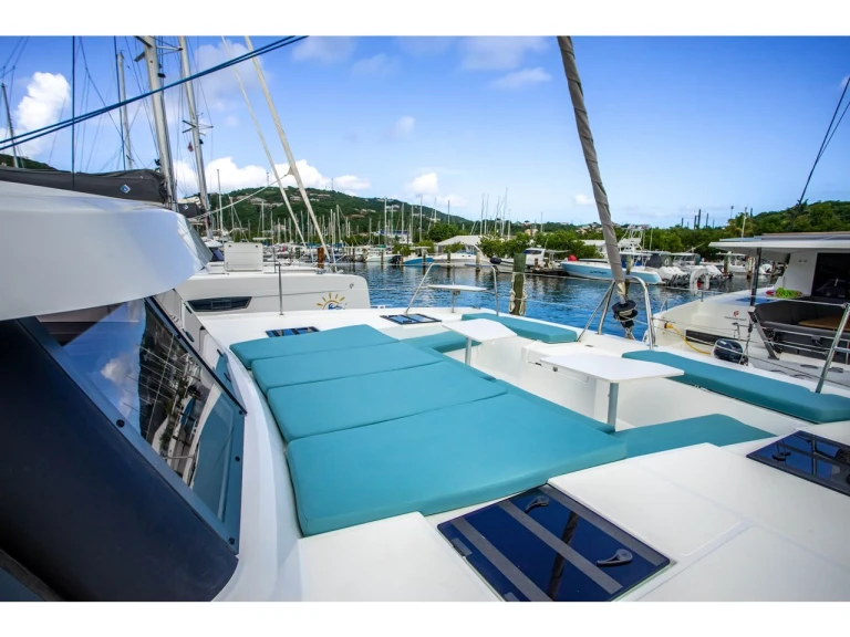 Yacht charter Saint George's cheap Bali Catspace Voile