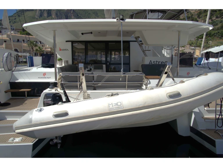 Fountaine Pajot Fountaine Pajot Astréa 42 (Wm-Ac in dinette-Gen-Sol.Pan) in Castellammare del Golfo on SamBoat