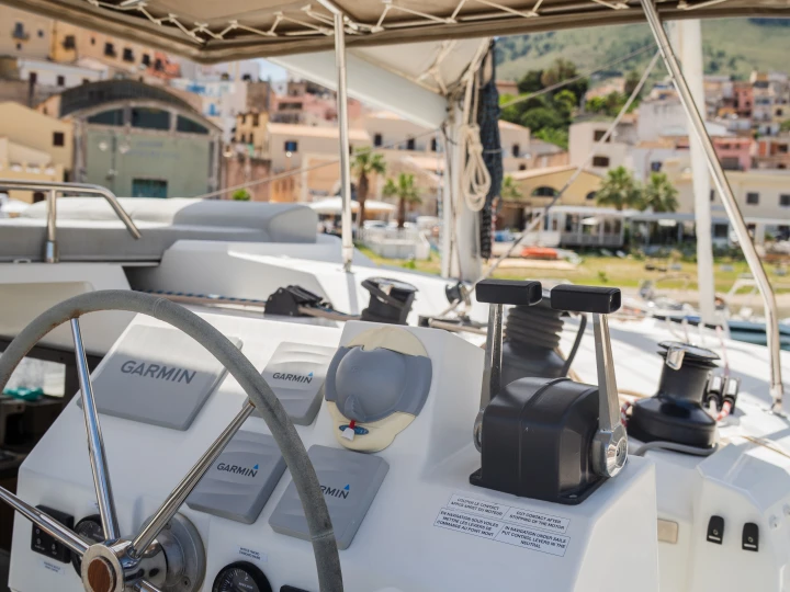 Fountaine Pajot Fountaine Pajot Saona 47 (Wm-AC-Gen-Sol.Pan) in Castellammare del Golfo on SamBoat