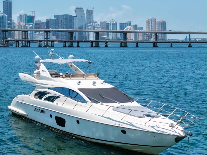 Boat rental Azimut Azimut 64 Fly in Miami on Samboat