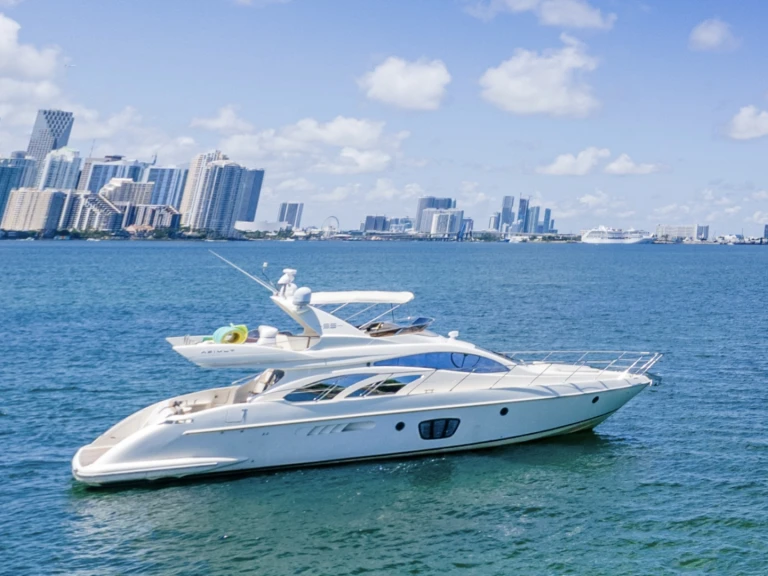 Luxury Yacht for rent Miami at the best price