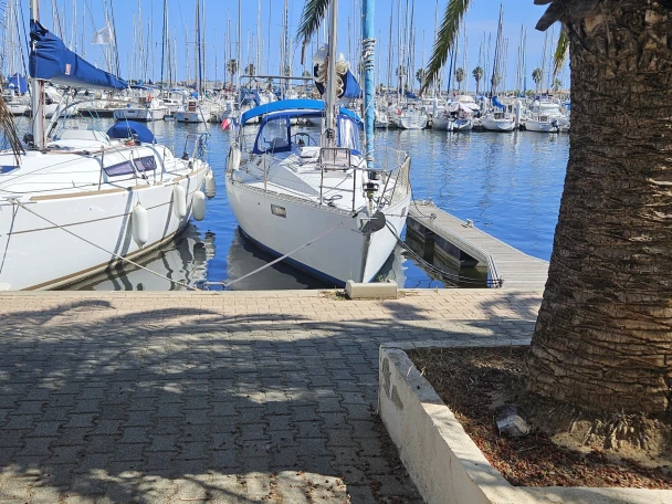 Yacht charter Port Leucate cheap Oceanis 350