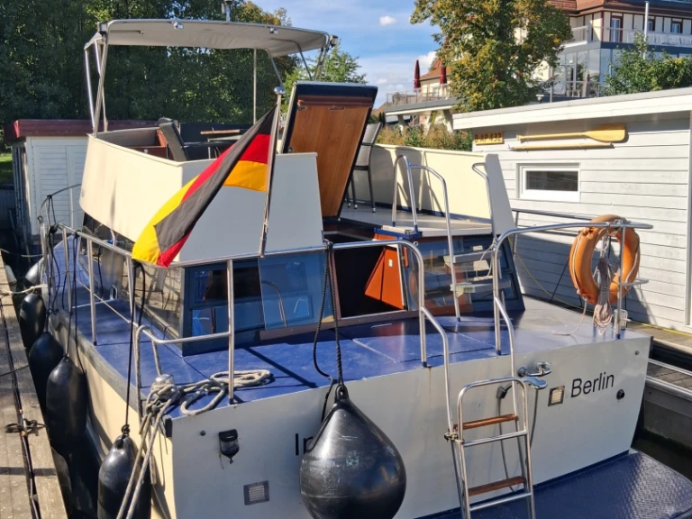 Boat rental Motoryachten Silent 116 N in Wildau on Samboat