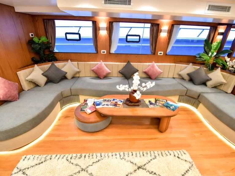 Yacht charter Sharm el Sheikh cheap Custom Built 333