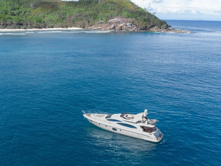 Rent a Azimut Azimut 68 E Eden Island