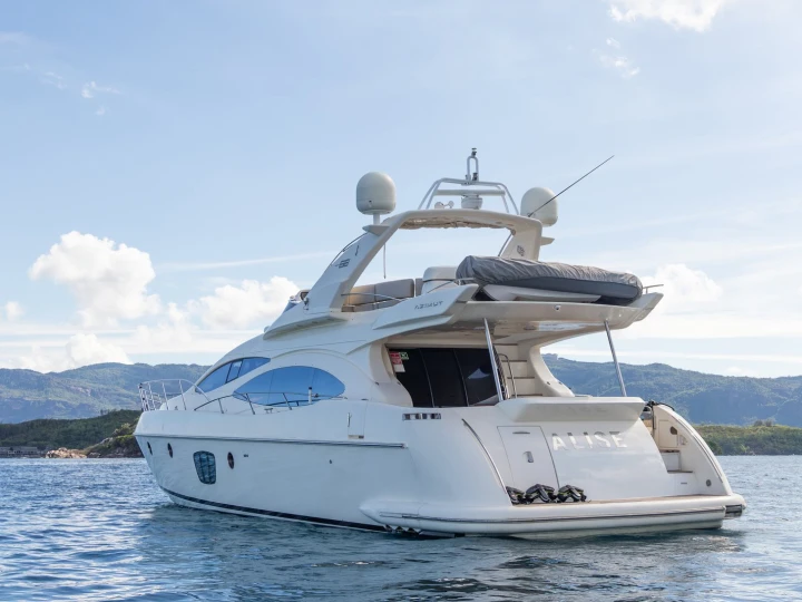 Luxury Yacht rental in Eden Island - Azimut Azimut 68 E
