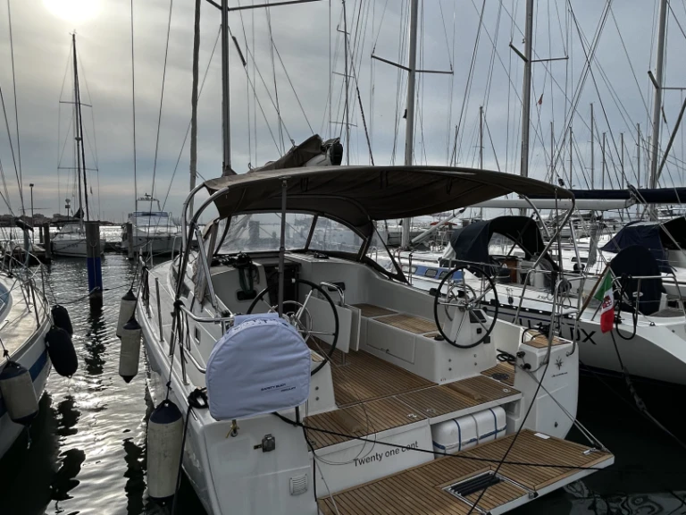 Sailboat rental with or without captain Jeanneau Chioggia