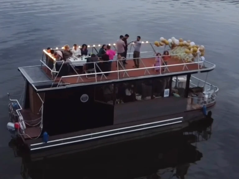 Yacht charter Berlin cheap Hausboat 1150