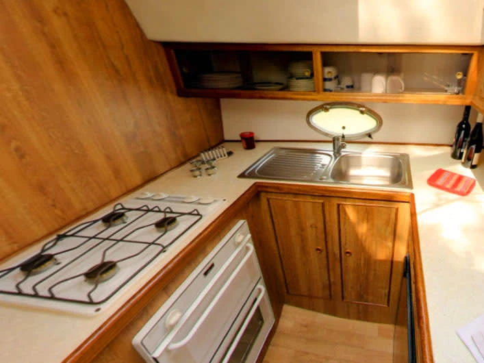 Yacht charter Saint-Gilles du Gard cheap Countess
