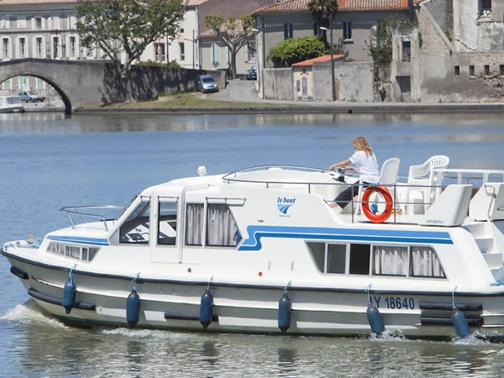 Le Boat Continentale charter bareboat or captained in  Saint-Gilles du Gard