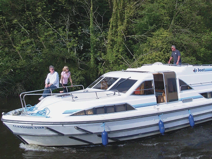 Motorboat rental with or without captain Le Boat Homps