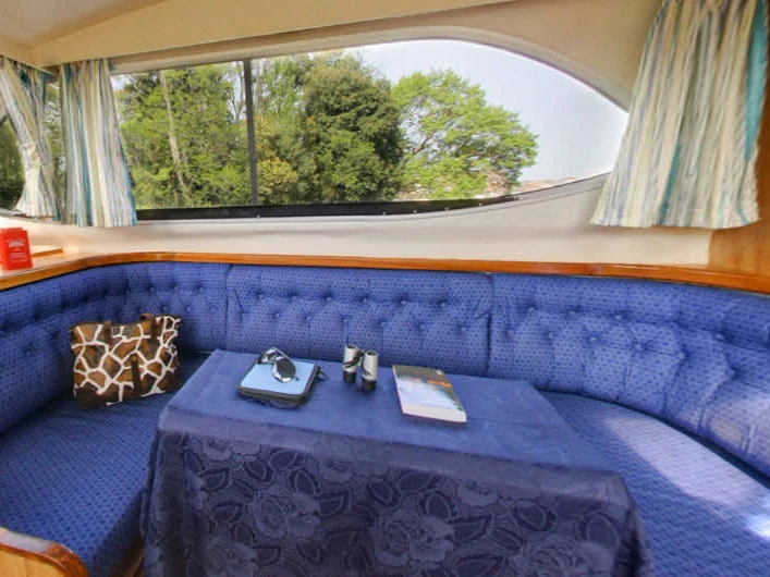 Bareboat Rental Motorboat Le Boat with a boat licence