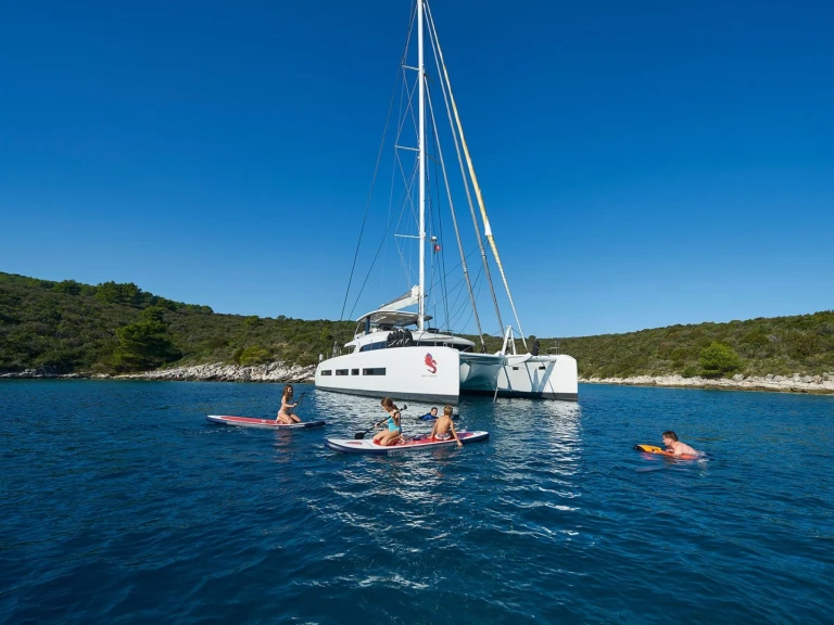Catamaran for rent Tourlos at the best price