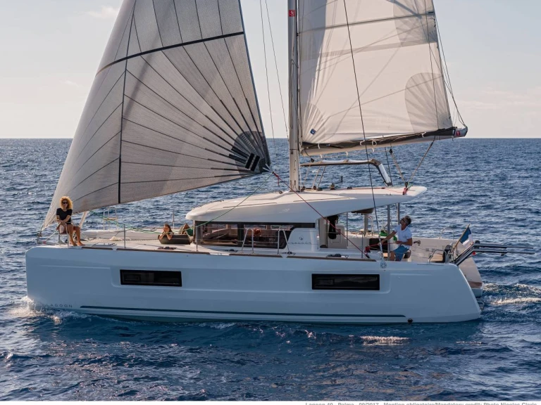Catamaran rental in Bonifacio - Lagoon Lagoon 40