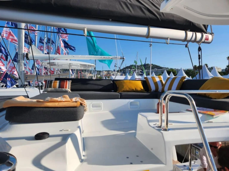 Catamaran rental in Bonifacio - Lagoon Lagoon 43