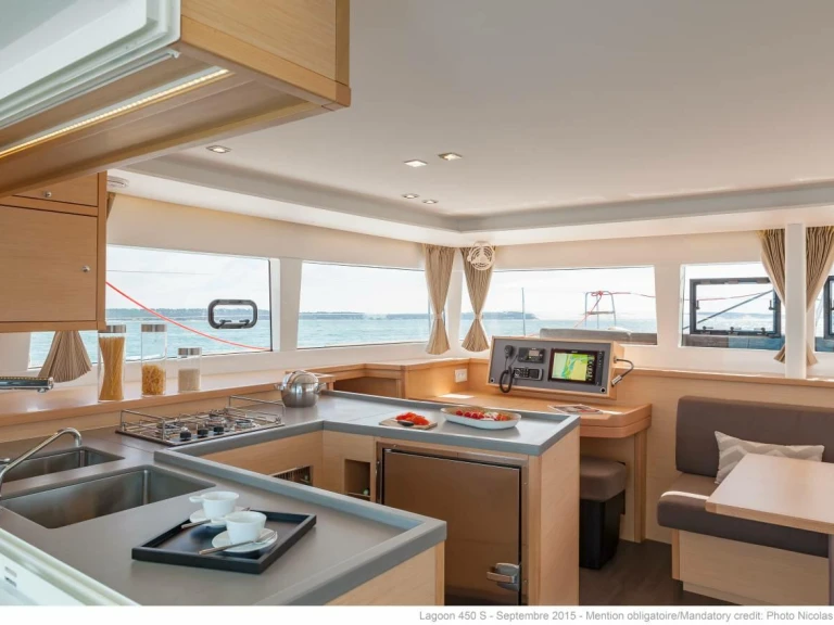 Catamaran rental with or without captain Lagoon Pianottoli-Caldarello