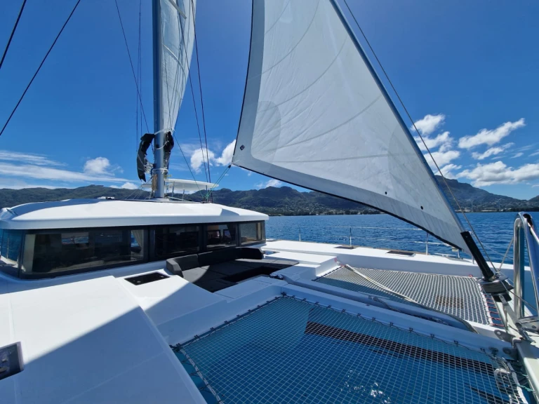 Catamaran rental in Bonifacio - Lagoon Lagoon 52