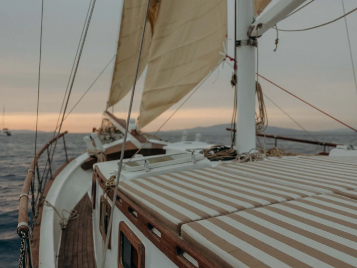  Trehandiri in Oía on SamBoat