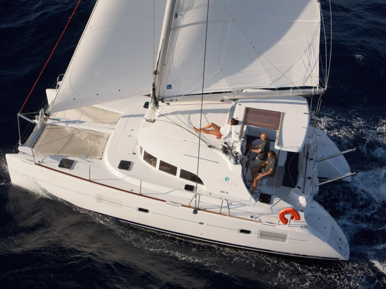 Boat rental Lagoon Lagoon 380 in Le Marin on Samboat