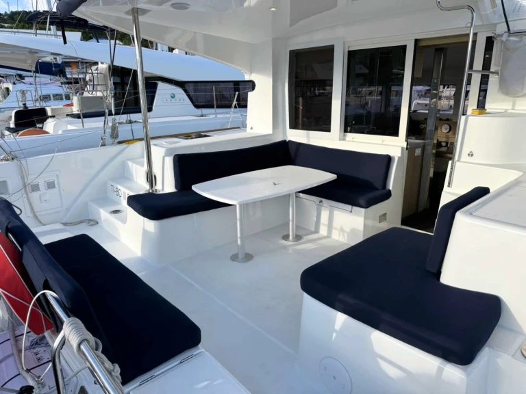 Yacht charter Le Marin cheap Lagoon 40