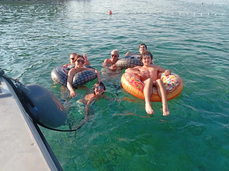 Motorboat rental with or without captain Jeanneau Split