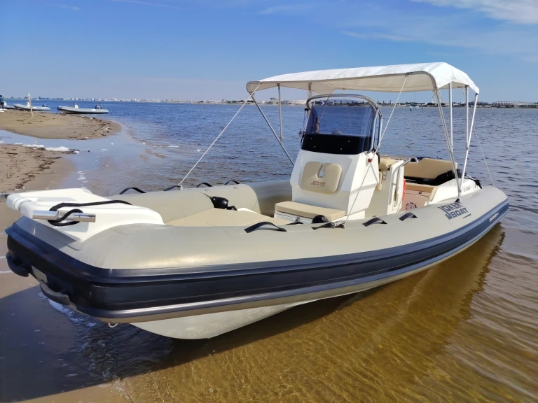 Motorboat rental with or without captain Karnic Port-Camargue