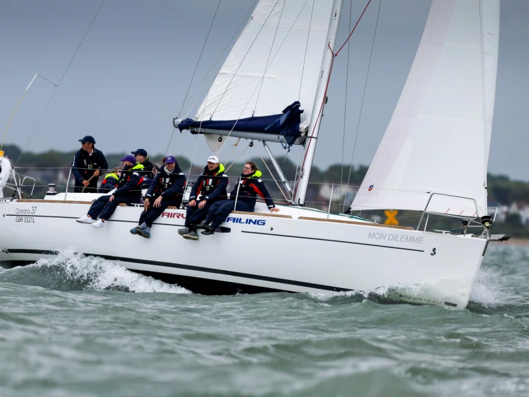Sailboat rental with or without captain Bénéteau Hamble-le-Rice