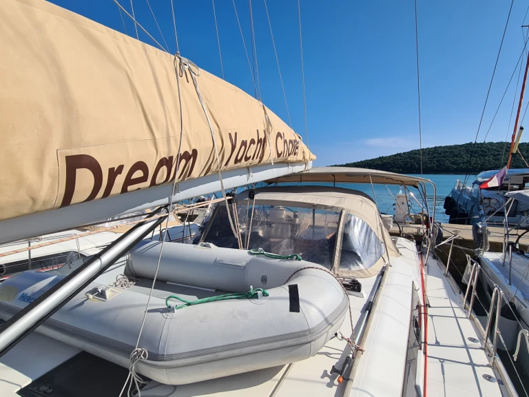 Rent a Dufour Dufour 520 Grand Large Seget Donji