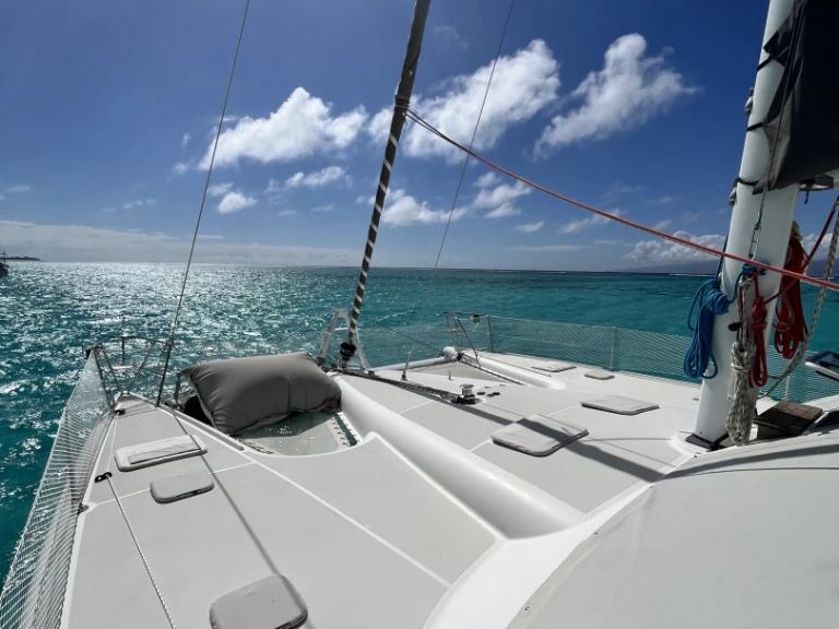 Boat rental Alliaura-Marine privilège 435 in Moorea-Maiao on Samboat